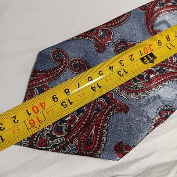 Vintage David Taylor Red & Gray Paisley Polyester Shiny Clip-On Tie - Picture 5 of 5
